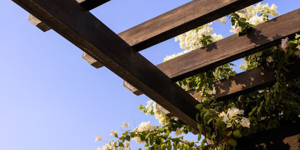 Pergola alu, acier ou bois, quelle différence ?